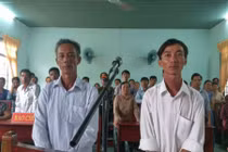 Luật sư nói gì vụ 2 bị cáo là nông dân bị tội “nhận hối lộ“?