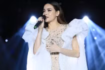 Lệ Quyên và Hồ Ngọc Hà tránh mặt nhau trong đêm nhạc 