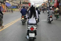 Nóng: Hot girl Hải Phòng đi xe máy biển 999.99 