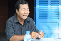 Ông lão bán vé số với biệt tài 'đờn miệng' có 1-0-2