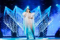 Hồ Ngọc Hà diện đầm xuyên thấu “mặc như không” gây phản cảm