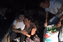 Phương Thanh lặn lội đi từ thiện sau tiết lộ bố của con gái