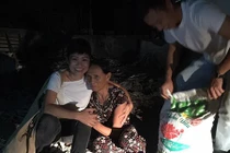 Phương Thanh lặn lội đi từ thiện sau tiết lộ bố của con gái