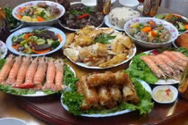 Mâm cỗ cúng Rằm tháng 7 vài triệu, nhậu "thủy quái” 200kg