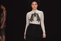 Hồng Quế mũm mĩm sau 4 tháng sinh con vẫn tự tin catwalk