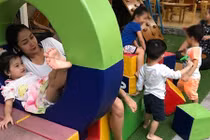 Hot Face sao Việt 24h: Ốc Thanh Vân vui vẻ bên con giữa ồn ào 