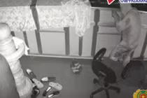 Công an Hà Tĩnh ra giá 200 triệu tìm tên trộm vàng bịt mặt