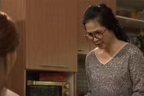 “Sống chung với mẹ chồng”: Con dâu bị mắng “thói đâu vợ đánh chồng“