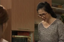 “Sống chung với mẹ chồng”: Con dâu bị mắng “thói đâu vợ đánh chồng“