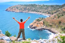 Mùa hè rực lửa trên cung đường biển đẹp nhất Việt Nam