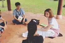 Hot Face sao Việt 24h: Ngọc Trinh khoe ra công viên học tiếng Anh