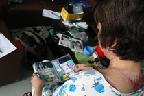 Nỗi đau của người mẹ trong vụ án trả thù tình bằng xăng