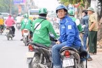 Hà Nội cấm dịch vụ đi chung xe của Uber, Grab