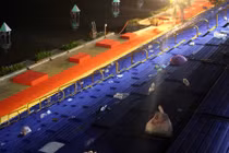 Rác ngập phố sau đêm thi pháo hoa đầu tiên ở Đà Nẵng