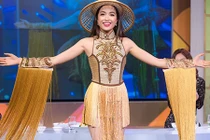 Lệ Hằng diện trang phục “Nàng mây” trên sóng truyền hình