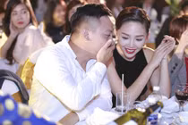 Loạt ảnh thân thiết trên mức bạn bè của Tóc Tiên và Hoàng Touliver