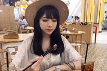 Cận dung nhan xinh như hoa của em gái Hari Won