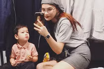 Hot Face sao Việt 24h: Hậu ly hôn, Thu Thủy một mình chăm con ốm