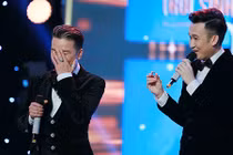 Đàm Vĩnh Hưng ngượng khi được Dương Triệu Vũ tặng nhẫn