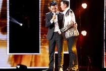 Thí sinh Thần tượng Bolero khóc nghẹn vì bố mất đúng ngày thi