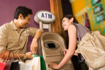 Cám cảnh gái xinh, giỏi làm “nô lệ” cho bạn trai đào mỏ