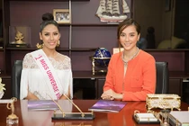 Nguyễn Thị Loan tươi rói nhận giấy phép dự thi Miss Universe 2017