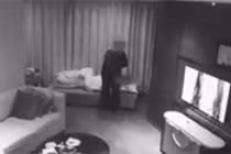 Video: Người đàn ông chết lặng khi chứng kiến việc hộ lý làm với cha già