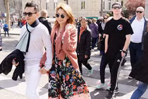 Thanh Thảo và bạn trai tay trong tay giữa trời Tây