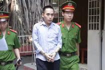 Nghiện ma túy đá, nghịch tử sát hại cha ruột tại phòng trọ