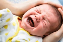 Trẻ bị tiêu chảy hơn 1 tuần nên ăn uống như thế nào?