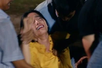 Hoa khôi Nam Em ngất xỉu khi diễn cảnh bị làm nhục