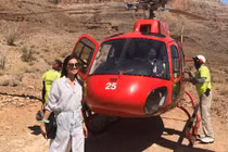 Hot Face sao Việt 24h: Dương Mỹ Linh thích thú ngắm cảnh trên trực thăng