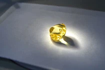 Đào được viên kim cương vàng cực hiếm ở Nga 