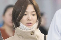 Song Hye Kyo lộ gương mặt "thèm ngủ" ở sân bay