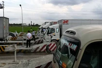 Dùng tiền lẻ qua BOT QL5: Có phải hành vi gây rối?