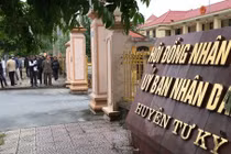 Bị “côn đồ” quấy phá, hàng chục người dân kéo lên huyện kêu cứu