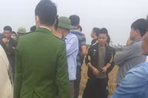 Bàng hoàng phát hiện thi thể cô gái trong cống nước