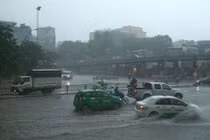 Miền Bắc mưa dông diện rộng, chấm dứt đợt nắng nóng khủng khiếp