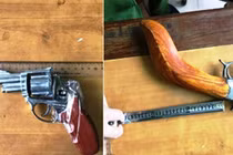 Côn đồ dùng súng tự chế bắn cảnh sát hình sự