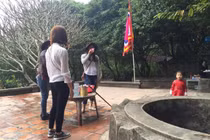 Dân đua nhau về uống nước giếng Ngọc 700 năm ở Hải Dương