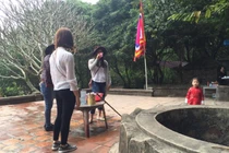 Dân đua nhau về uống nước giếng Ngọc 700 năm ở Hải Dương