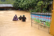 Điện Biên: Ngập lụt đến cổ, thêm người mất tích do mưa lũ