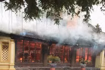 Hình ảnh hiện trường hỏa hoạn thiêu rụi ngôi đình hàng trăm năm tuổi