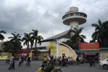 “Phe vé” hét giá, người hâm mộ bóng chuyền choáng váng