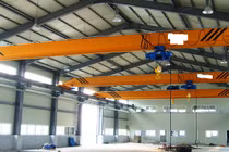 Hải Dương: Xe cẩu đứt dây đai, rơi thanh dầm đè chết 2 người