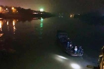 Lùi ô tô xuống...sông Hồng, hai cán bộ BVĐK Yên bái tử vong