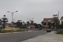 Cận cảnh "đường cong mềm mại” qua nhà Chủ tịch TX Đông Triều