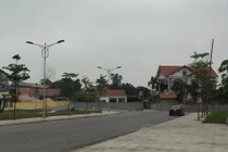 Cận cảnh "đường cong mềm mại” qua nhà Chủ tịch TX Đông Triều