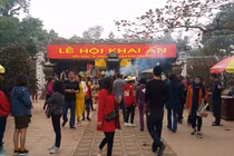 Chưa khai hội, đền Trần tấp nập khách, tái xuất hình ảnh không đẹp