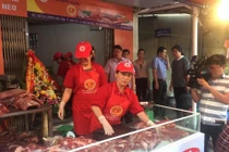 Người bán thịt lợn từng bị hắt chất bẩn giờ ra sao? 